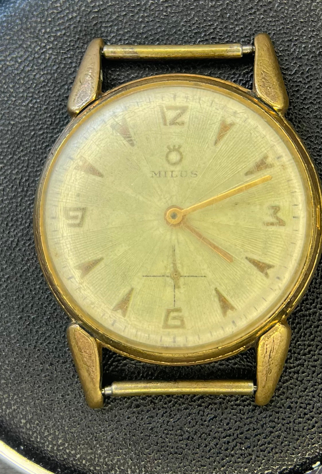 Milus Vintage "Radial Dial" Fancy Lugs (32.7mm)