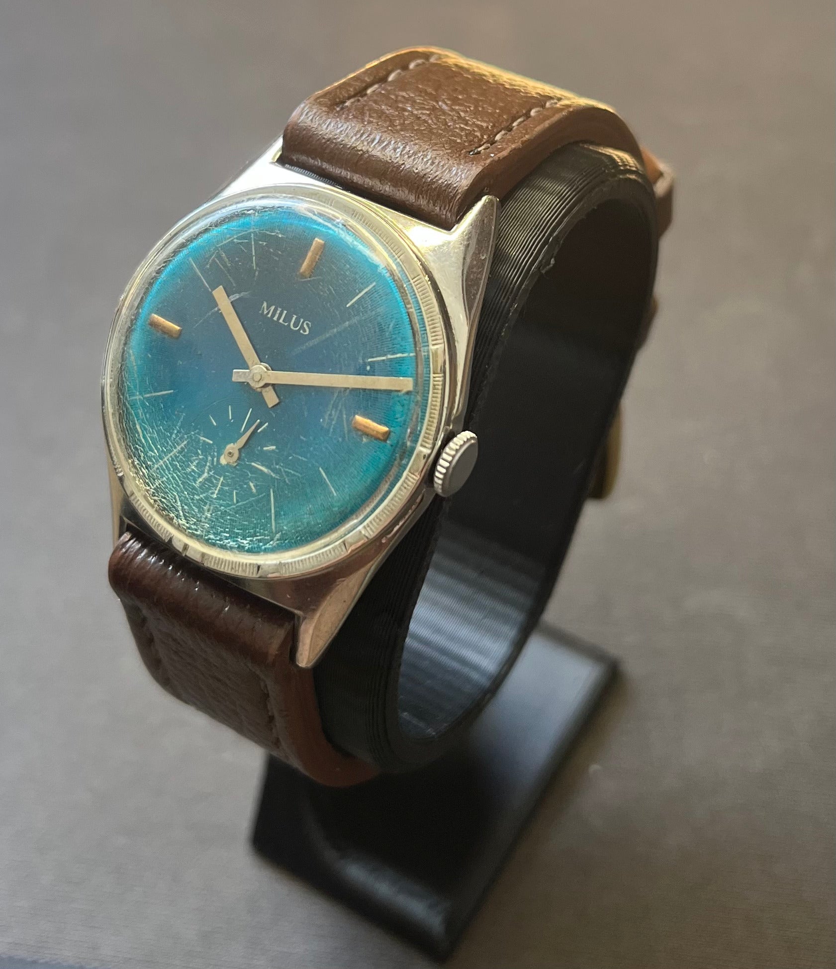 Milus Vintage "Vibrant Blue" Corda Manual (31.5mm) - Caixa Taubert & Fils